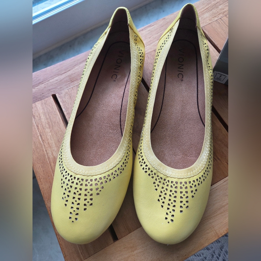 Vionic Women's Sunny Yellow Perforated Flats